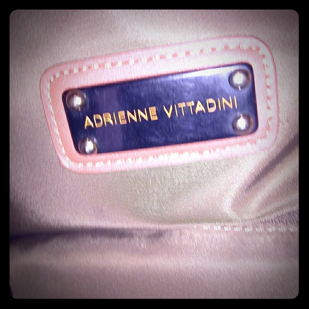 Adrienne Vidinetti weekender bagbasically brand ne